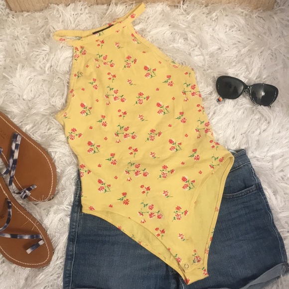 ⬇️ 2 Marked Listings for $25 - Women’s Cami Halter Neck Floral Print Bodysuit - Picture 1 of 4